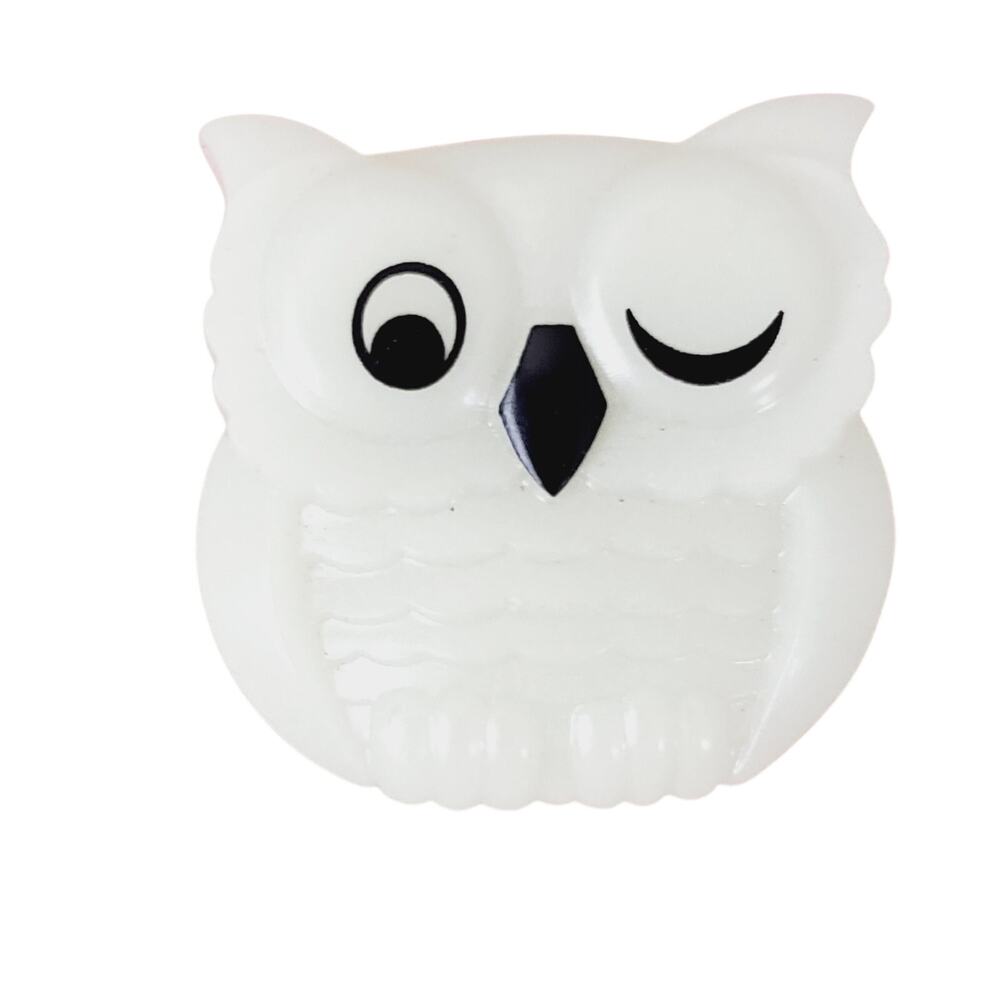 Vintage Avon Halloween Glow in The Dark WINKING OWL Pin Pendant 1982 Brooch Fun